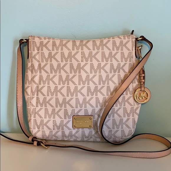 Michael Kors Handbags - Michael Kors crossbody